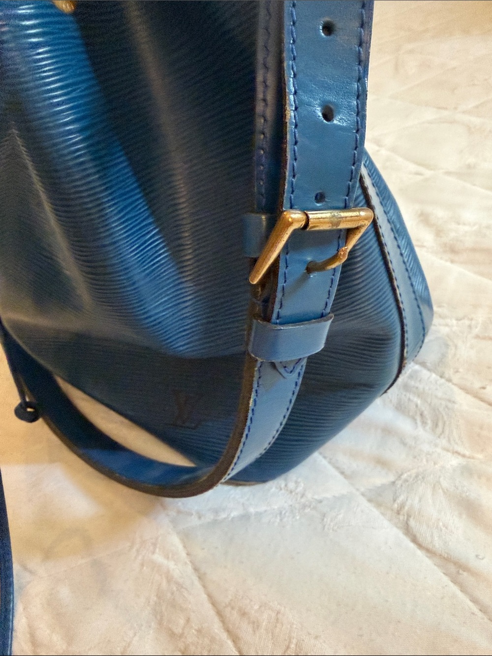 Louis Vuitton Navy Epi Leather Drawstring Shoulder Bag - Picture 4 of 9